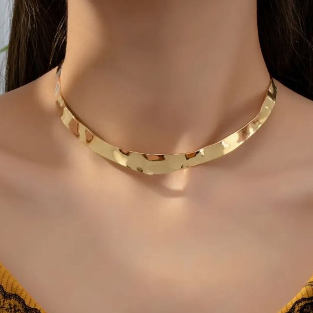 REVOLVE Hammered Gold Choker Necklace